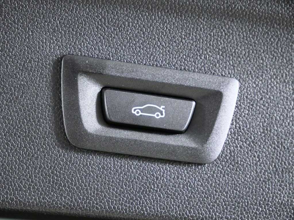 Thumbnail: 2026 BMW iX - 26