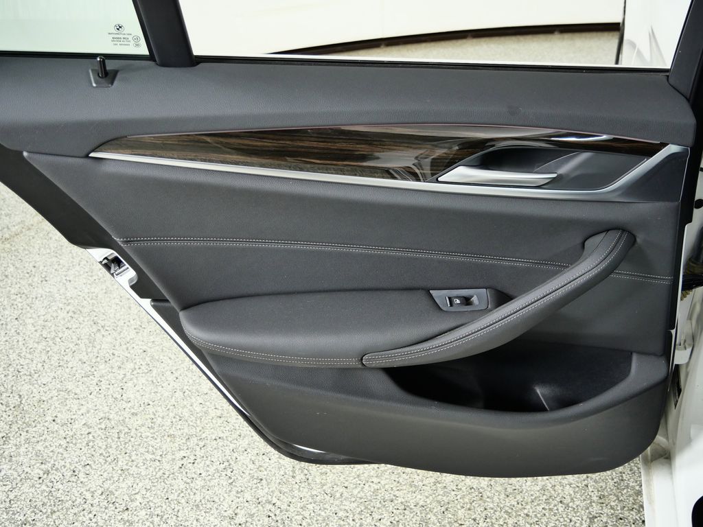 Thumbnail: 2022 BMW 5 Series - 29