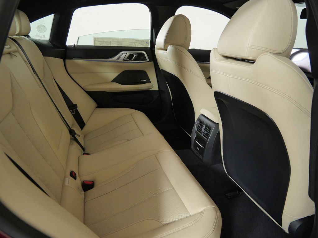 Thumbnail: 2026 BMW i4 - 24