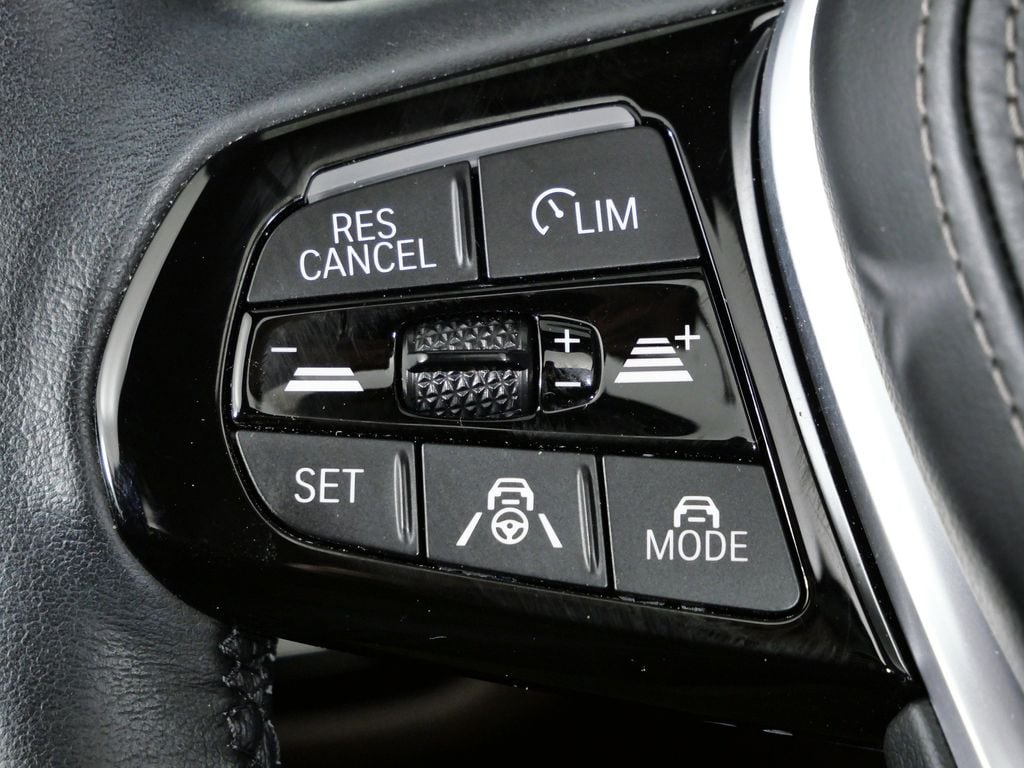 Thumbnail: 2023 BMW 5 Series - 45