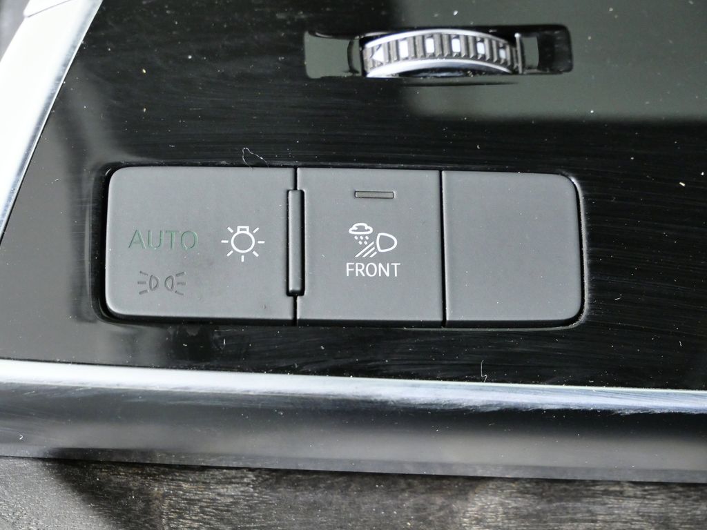 Thumbnail: 2020 Audi Q8 - 41