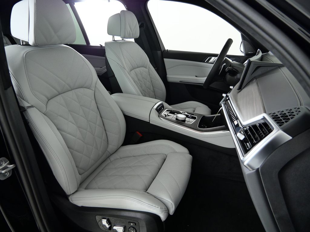 Thumbnail: 2026 BMW X5 - 21