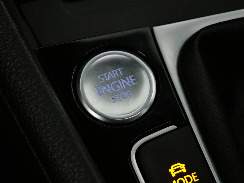 Thumbnail: 2021 Volkswagen Golf - 44