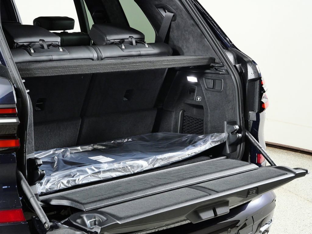 Thumbnail: 2026 BMW X7 - 31
