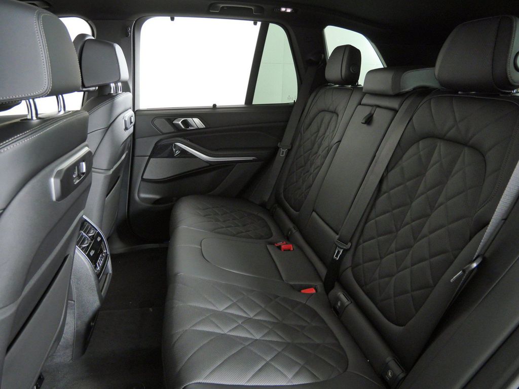 Thumbnail: 2026 BMW X5 - 33