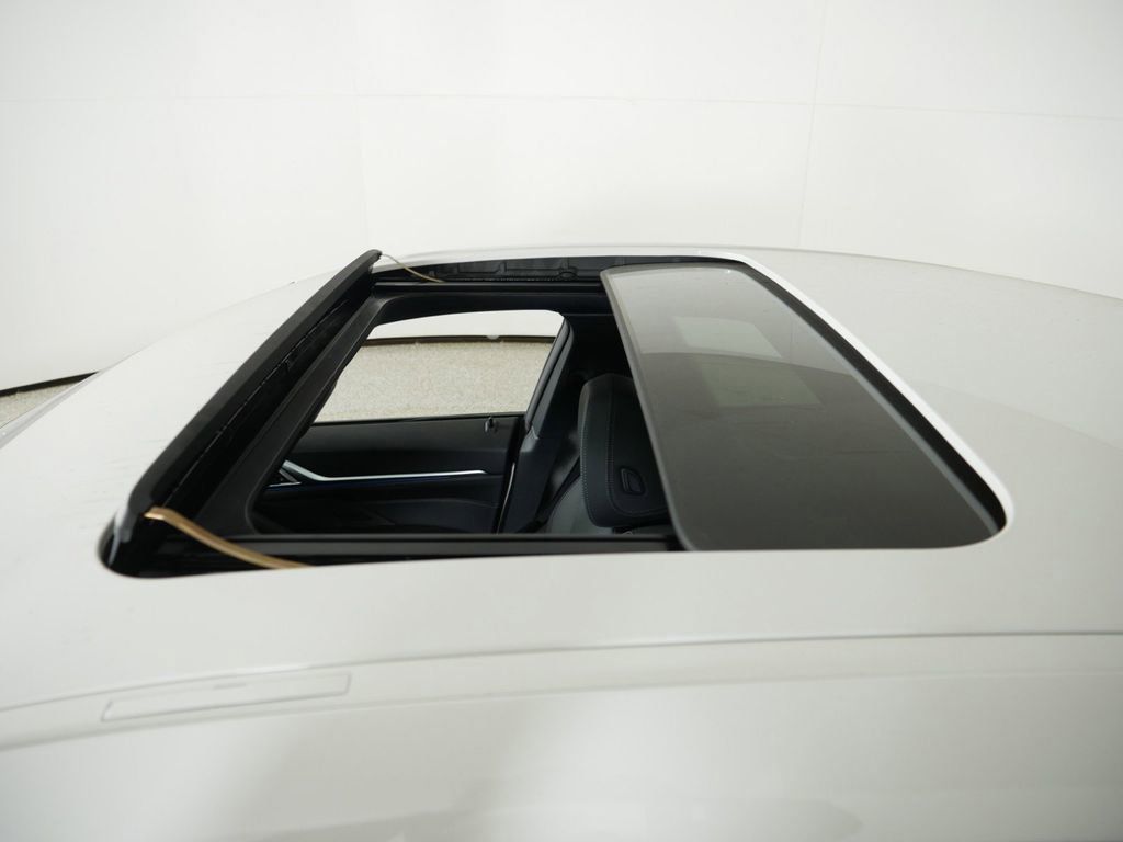 Thumbnail: 2025 BMW i4 - 21