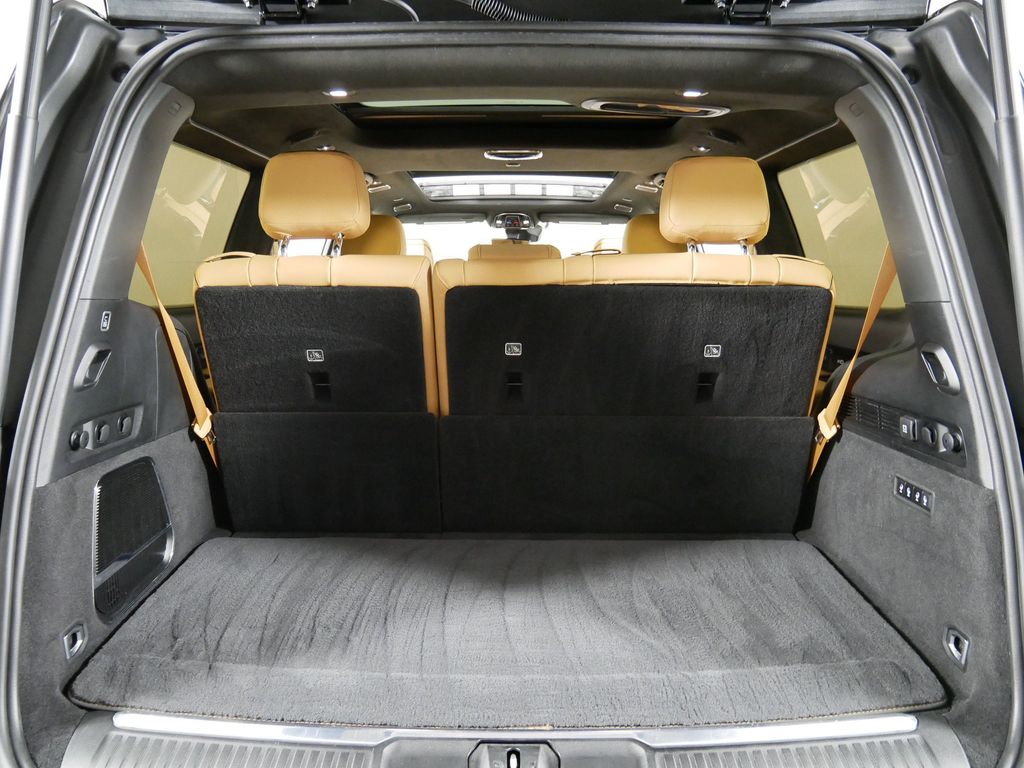 2022 Jeep Grand Wagoneer Series III 27