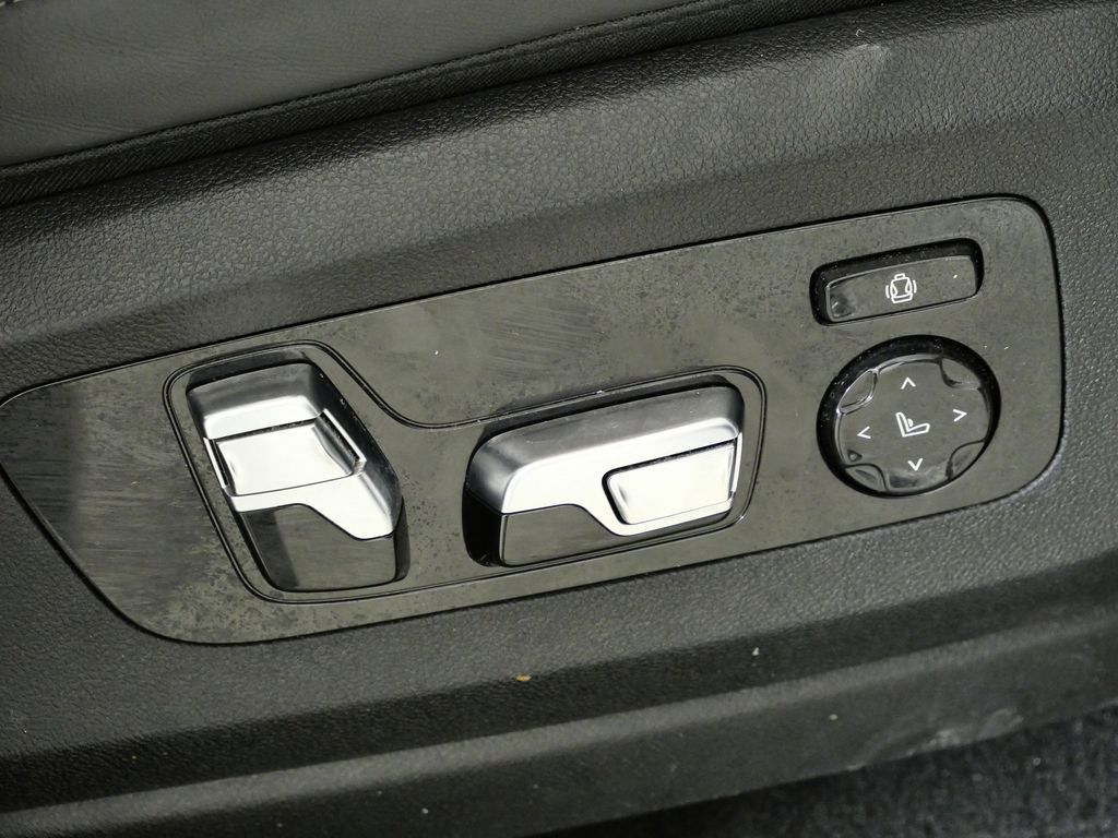 Thumbnail: 2024 BMW X7 - 27