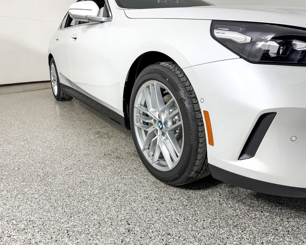 Thumbnail: 2025 BMW 5 Series - 11
