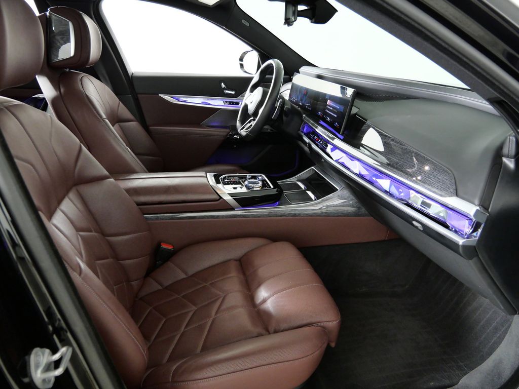 Thumbnail: 2023 BMW 7 Series - 26