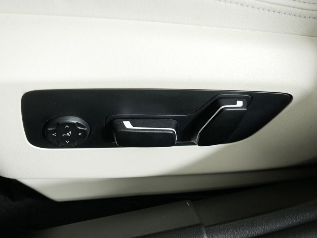 Thumbnail: 2025 BMW 5 Series - 37