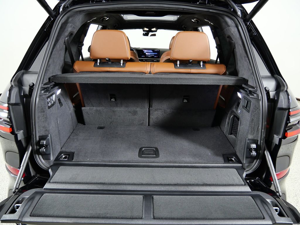 Thumbnail: 2026 BMW X7 - 28