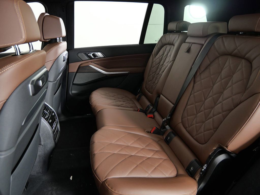 Thumbnail: 2026 BMW X7 - 37