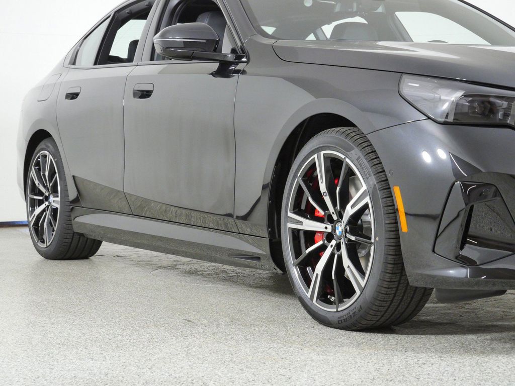Thumbnail: 2027 BMW 5 Series - 6