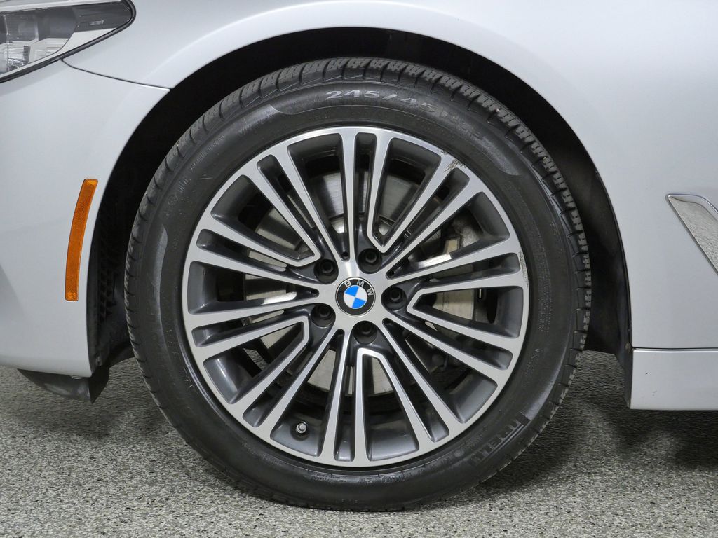 Thumbnail: 2017 BMW 5 Series - 17