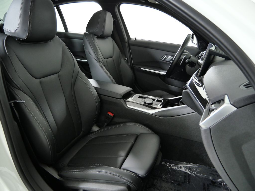 Thumbnail: 2023 BMW 3 Series - 26