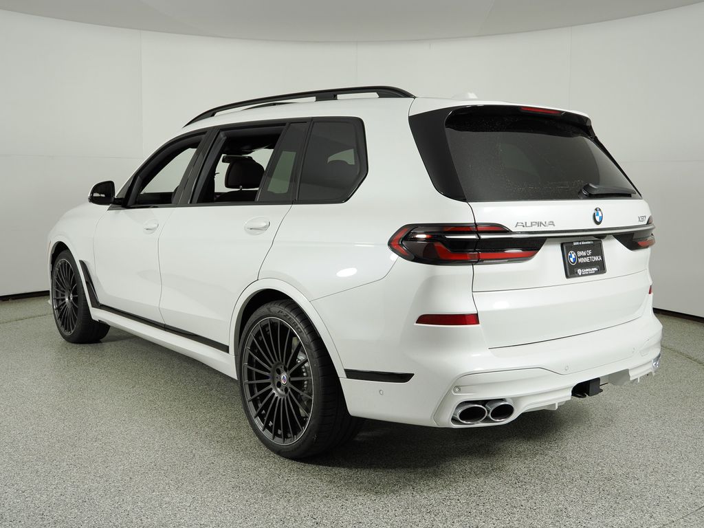 Thumbnail: 2026 BMW X7 - 13