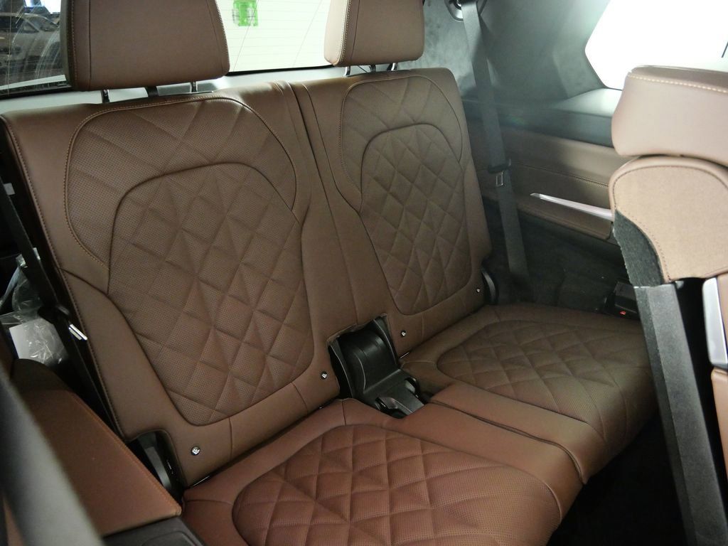 Thumbnail: 2026 BMW X7 - 31