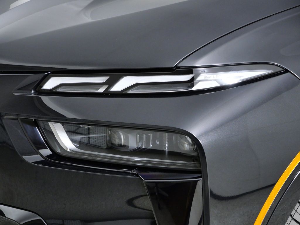 Thumbnail: 2026 BMW X7 - 3