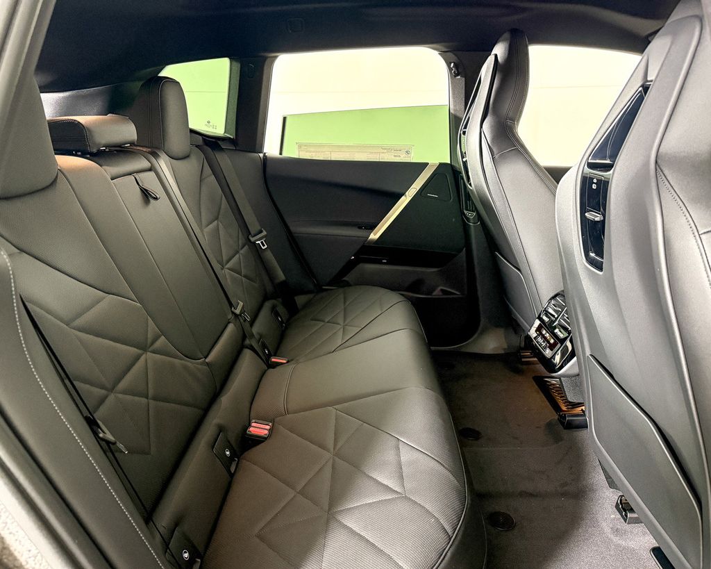 2025 BMW iX xDrive50 23