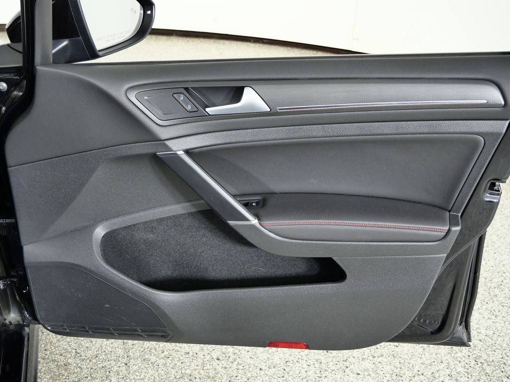 Thumbnail: 2021 Volkswagen Golf - 20