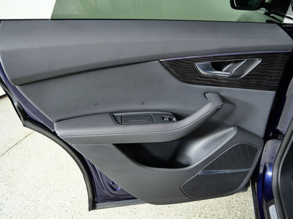 Thumbnail: 2023 Audi Q8 - 30