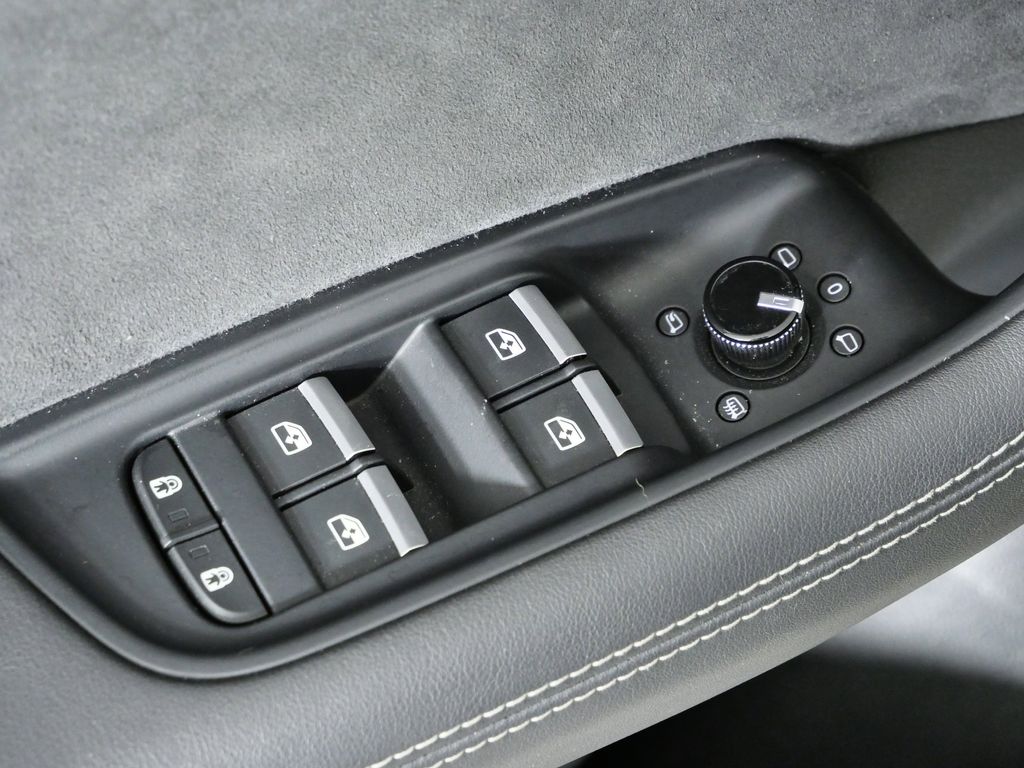 Thumbnail: 2023 Audi SQ8 - 34