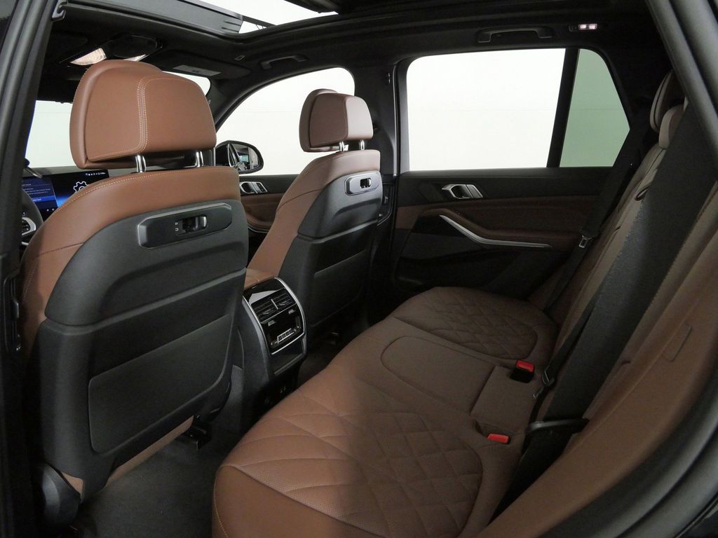 Thumbnail: 2026 BMW X5 - 32