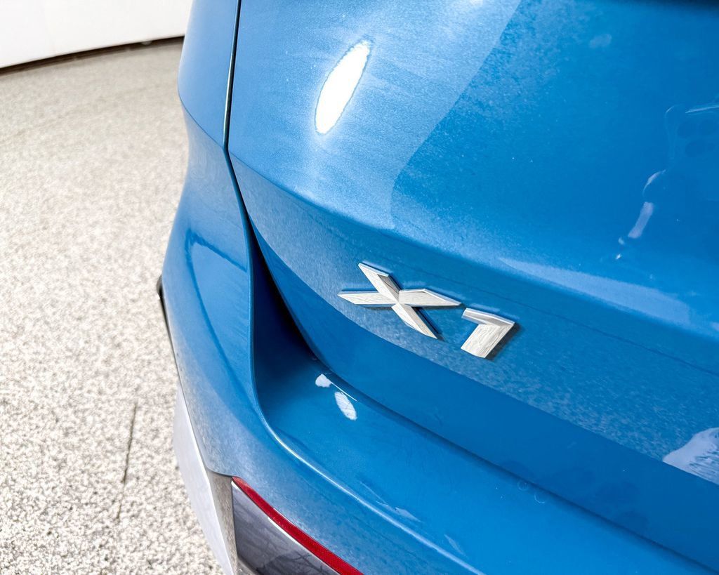 Thumbnail: 2025 BMW X1 - 15