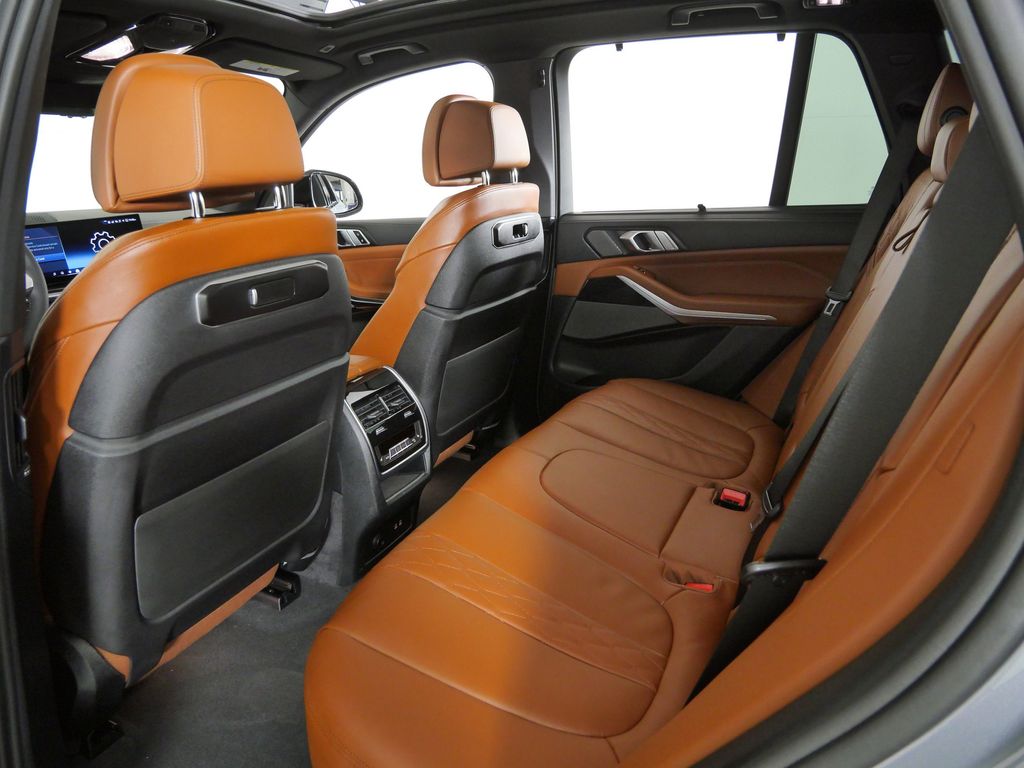 Thumbnail: 2026 BMW X5 - 32
