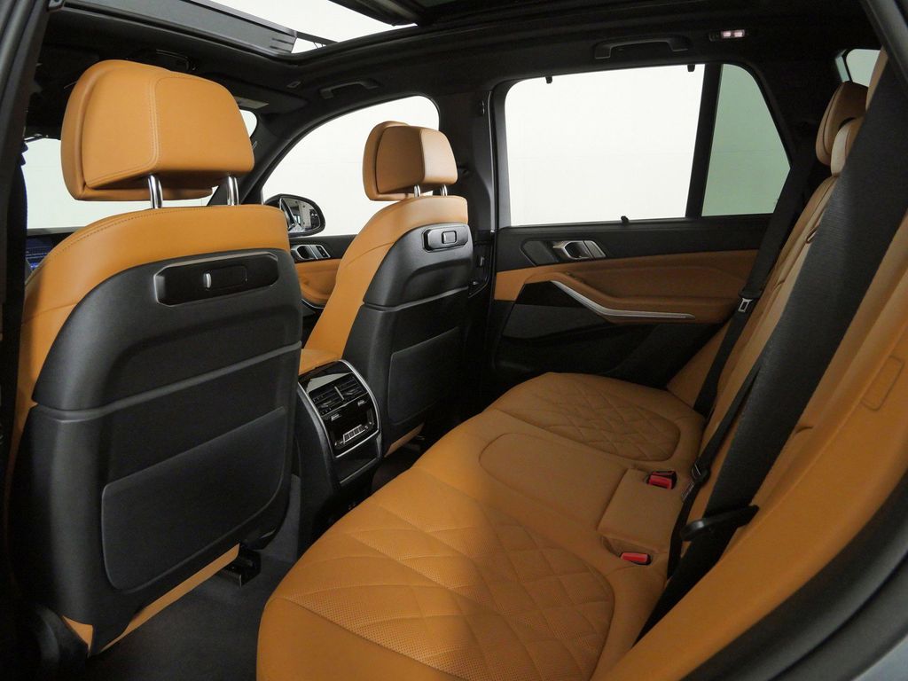 Thumbnail: 2026 BMW X5 - 32