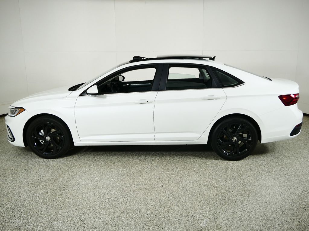 Thumbnail: 2025 Volkswagen Jetta - 15