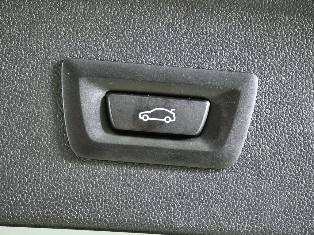 Thumbnail: 2024 BMW iX - 33