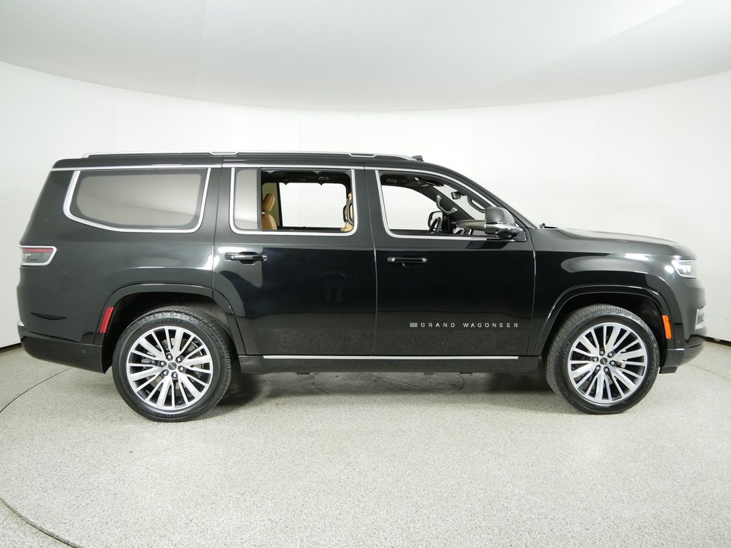 2022 Jeep Grand Wagoneer Series III 8