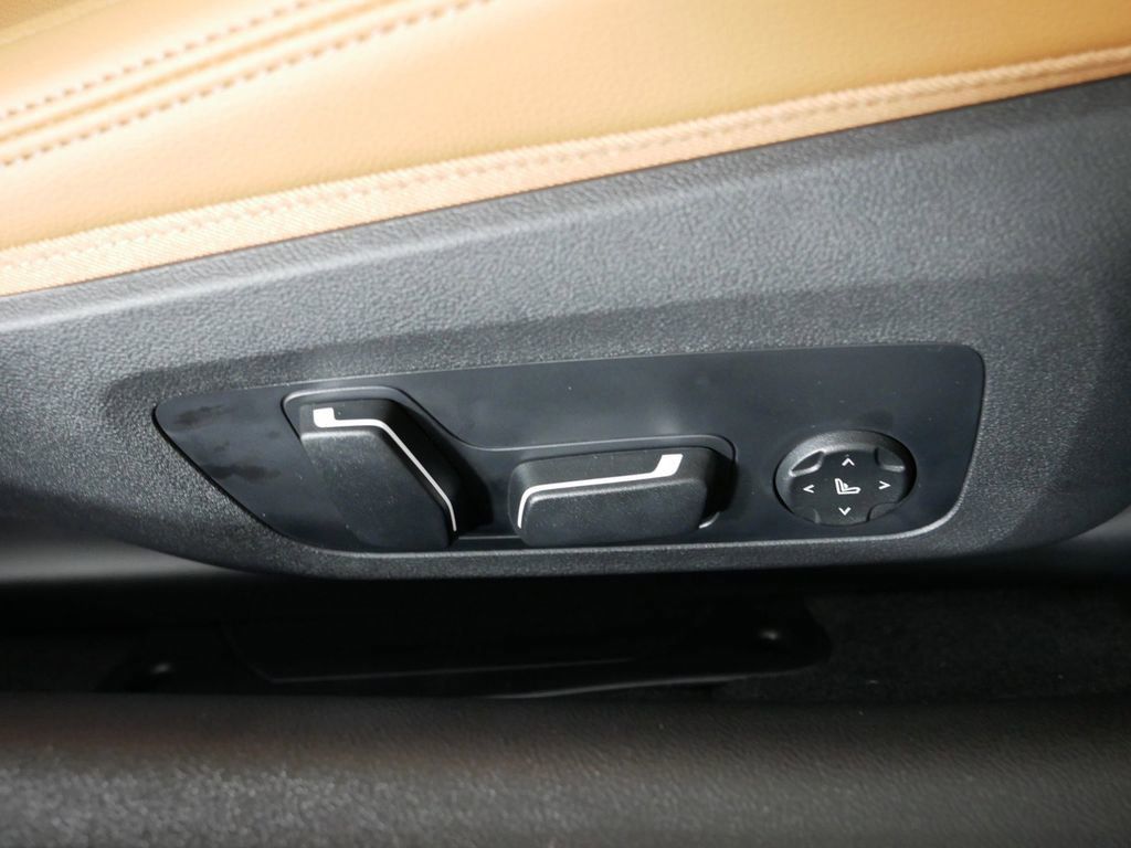 Thumbnail: 2025 BMW 4 Series - 24