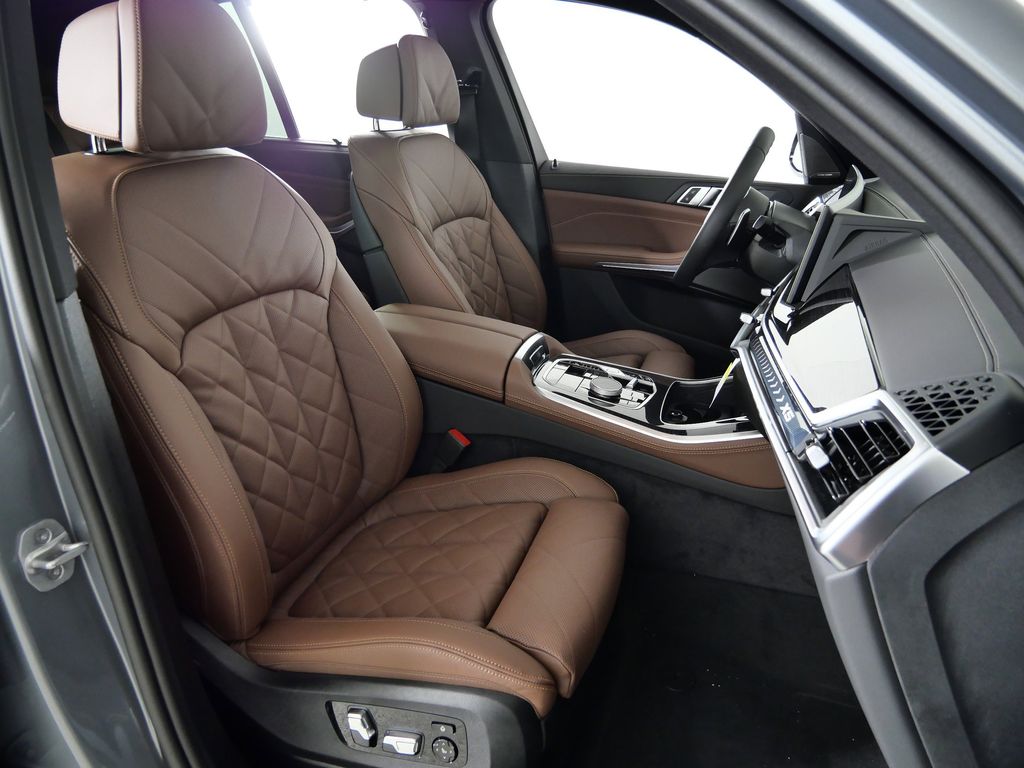 Thumbnail: 2026 BMW X5 - 21