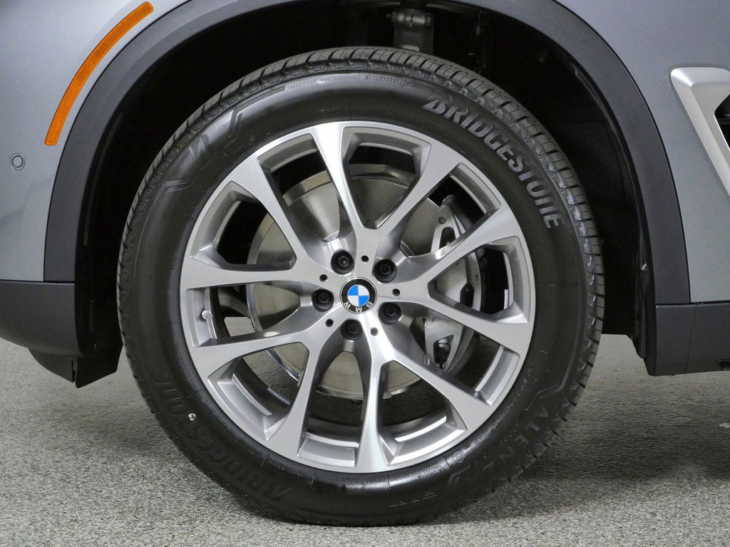 Thumbnail: 2026 BMW X5 - 16