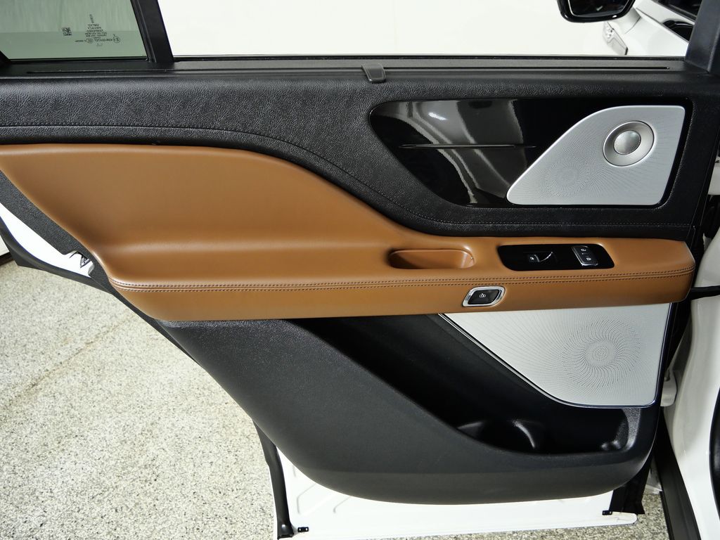 Thumbnail: 2023 Lincoln Aviator - 30