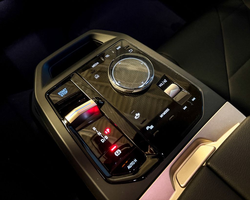 2025 BMW iX xDrive50 44