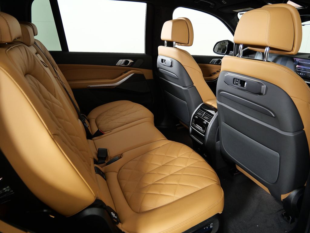 Thumbnail: 2026 BMW X7 - 26