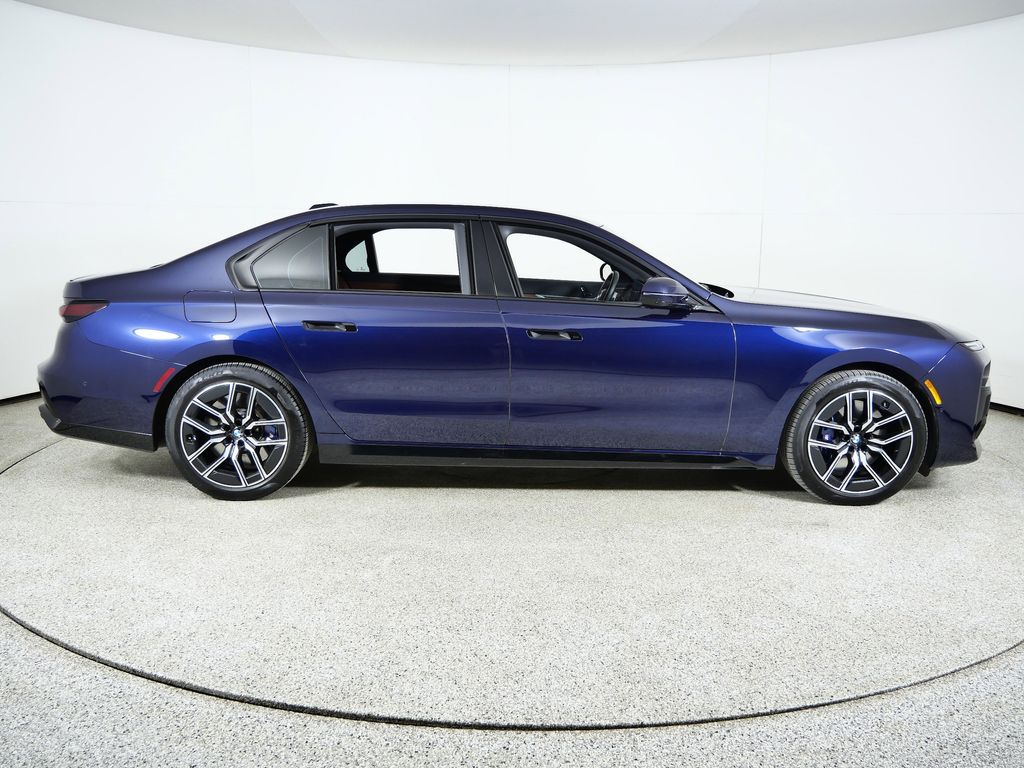 Thumbnail: 2023 BMW 7 Series - 10
