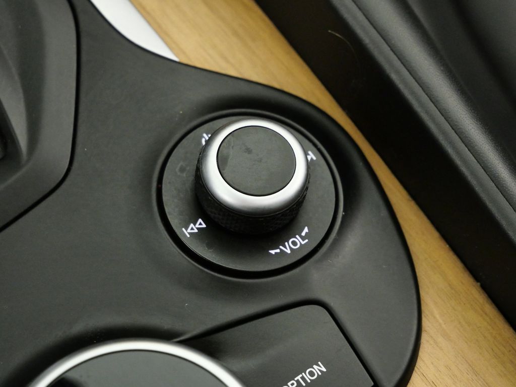 Thumbnail: 2017 Alfa Romeo Giulia - 48