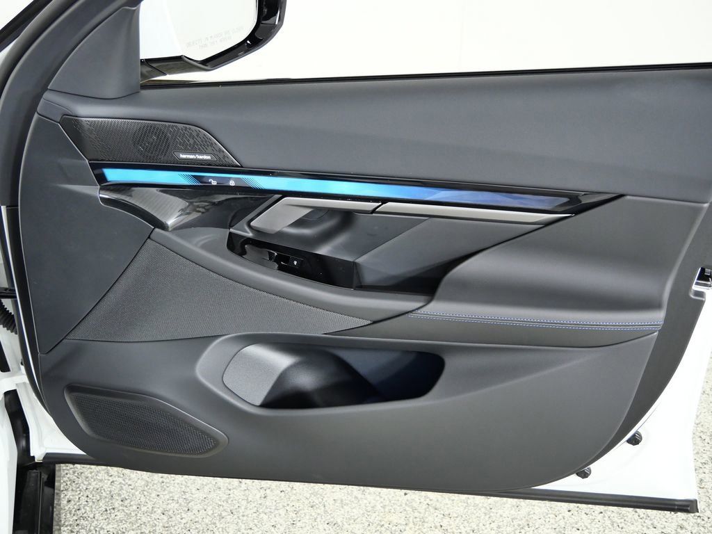 Thumbnail: 2026 BMW i5 - 21