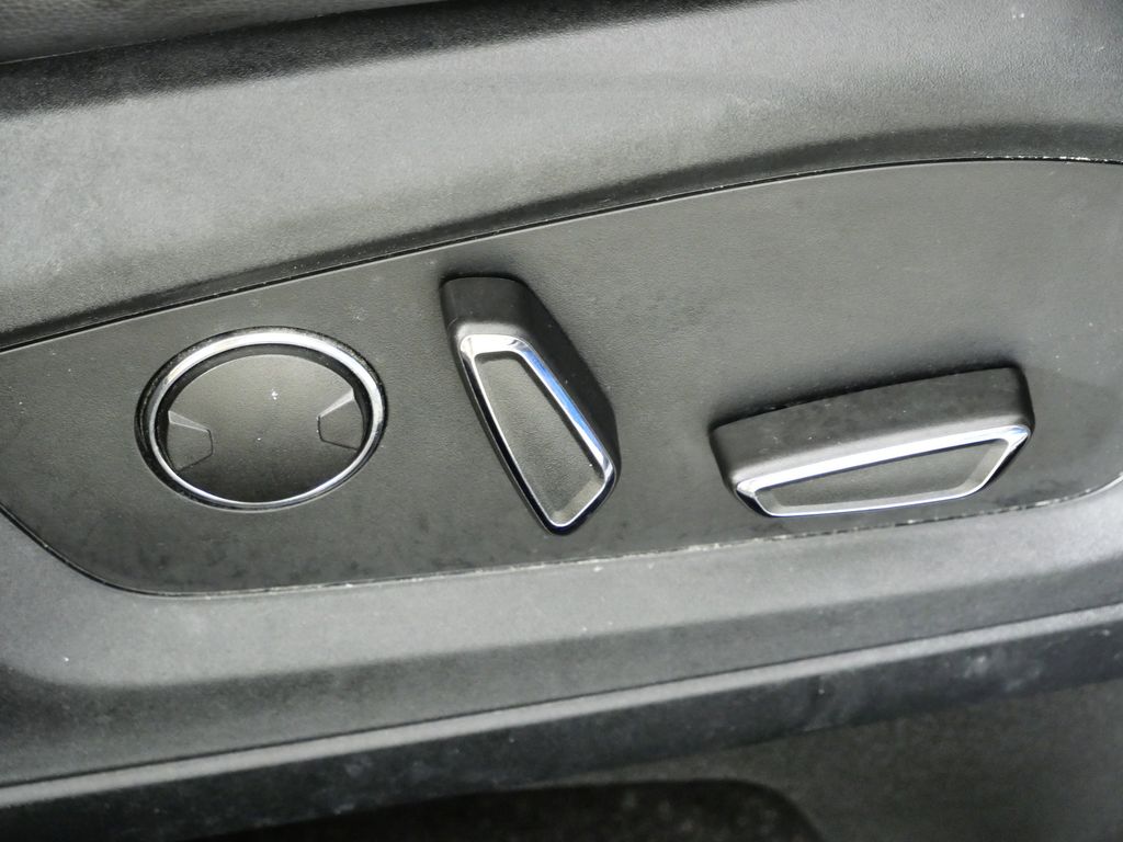 Thumbnail: 2020 Ford Explorer - 24