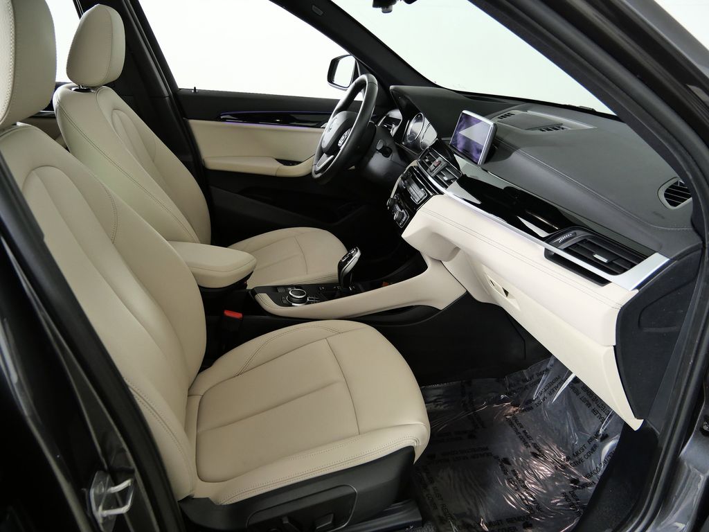 Thumbnail: 2022 BMW X1 - 21