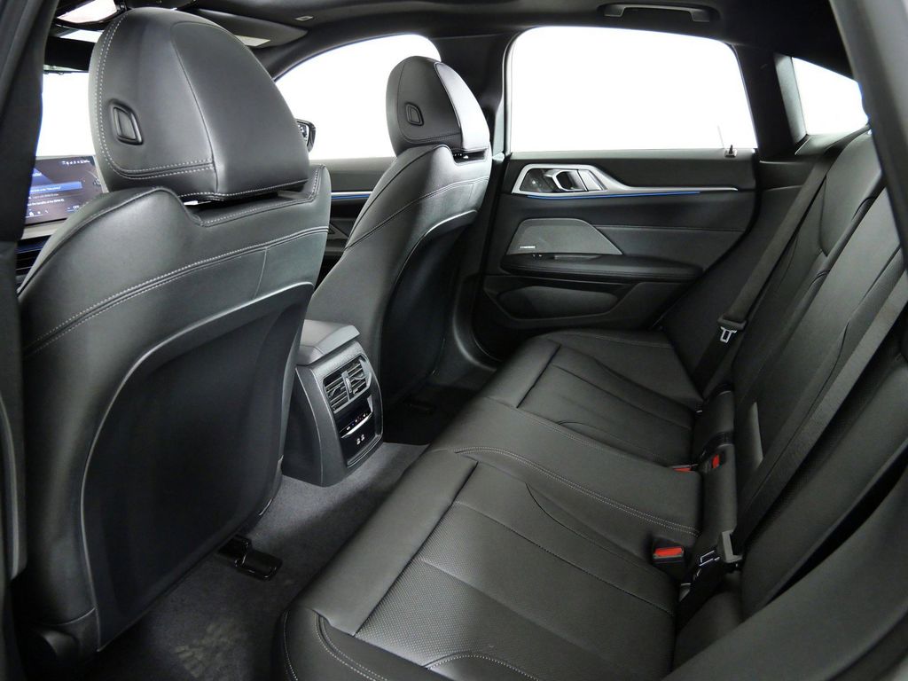 Thumbnail: 2026 BMW i4 - 30