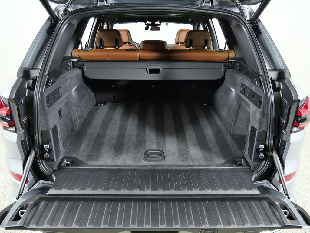 Thumbnail: 2025 BMW X5 - 33