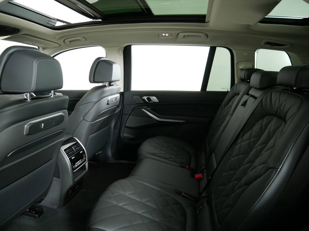 Thumbnail: 2026 BMW X7 - 31