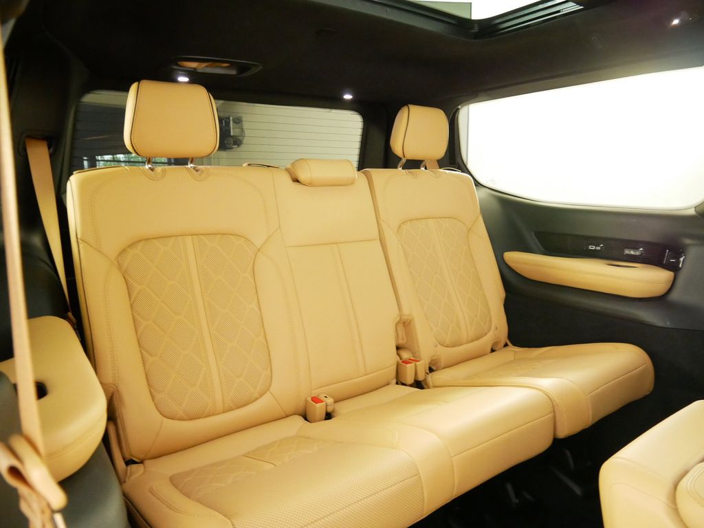 2022 Jeep Grand Wagoneer Series III 26