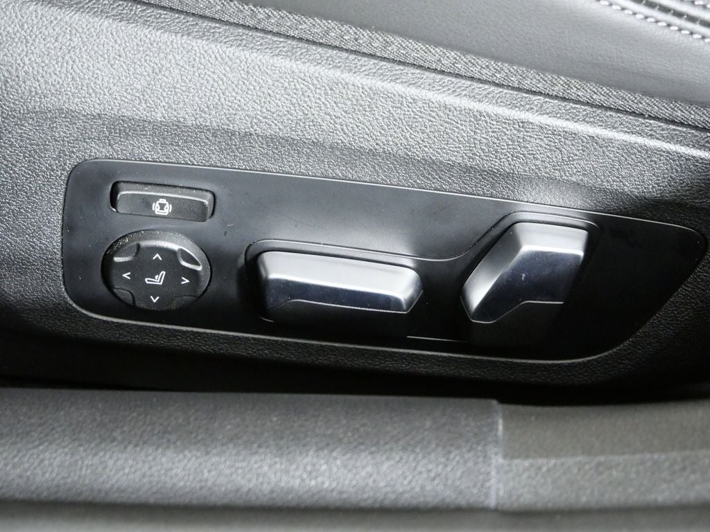 Thumbnail: 2025 BMW M8 - 38